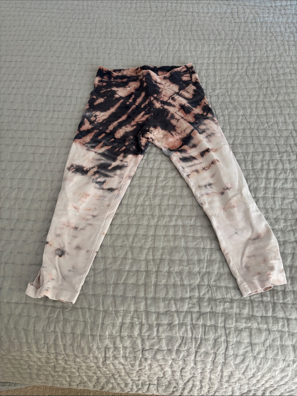 Hard tail  Tie-Dye Leggings in Black and Pale Pink